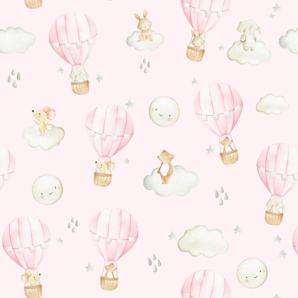 Papel de parede Passeio nas Nuvens apresenta balões rosa, um adorável urso, um simpático ratinho, nuvens, fundo rosa e textura em aquarela