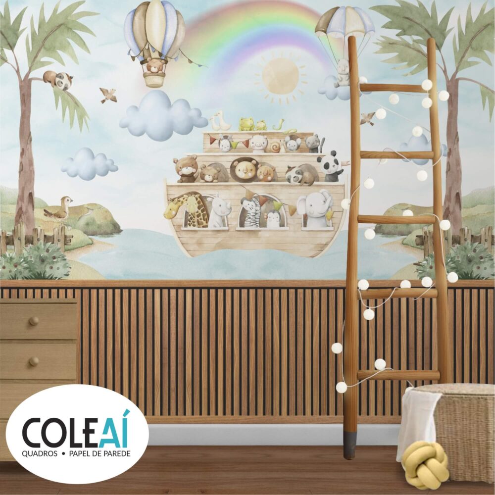 Um refúgio de imaginação: o papel de parede Arca traz a magia da Arca de Noé para o quarto do seu filho, com uma floresta encantada e animais coloridos.